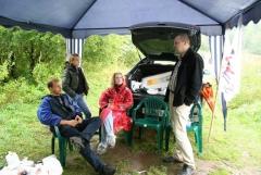 дружественная неспешная беседа под шатром