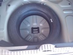 Влезает ли колесо в нишу докатки?