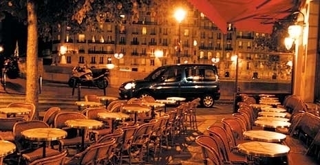 Ситроен в ночном париже.jpg