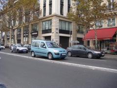 ситроен в париже.jpeg