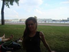 отдыхаем на газончике около крепости