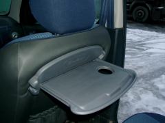 Раскладные столики в передних сиденьях