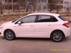 Летняя обувка слева