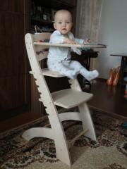 Арина на своем стульчике