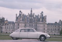DS 19 devant Le Château De Chambord   CL 65 18 12   copyright DELPIRE Et A. MARTIN
