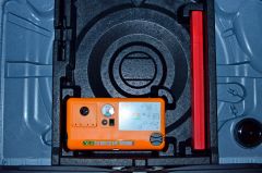 Багажник. Ниша для компрессора, знака аварийной остановки, проушины для буксировки и инструмента.