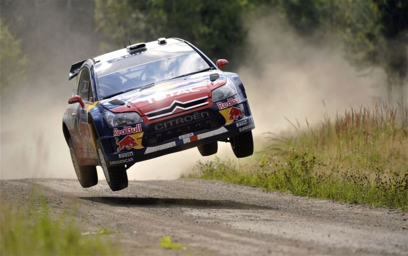 pryzhki-pyl-ralli-gonochnyj-citroen-c4-wrc-rallijnye-avtomobili[1].jpg